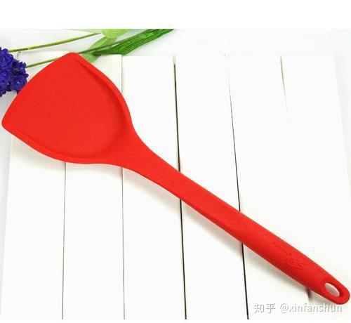 新帆顺硅胶制品厂实木硅胶铲甩棍 厨房健康与防护安全的双重选择